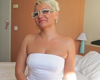 Housewife Victoria loves masturbating