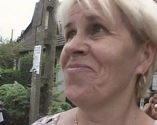 mature lady gets fucked in the open air